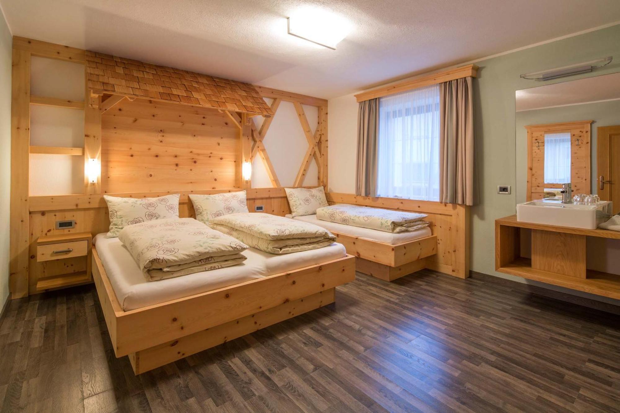 Alpin Apartments Kolfuschg Zimmer foto