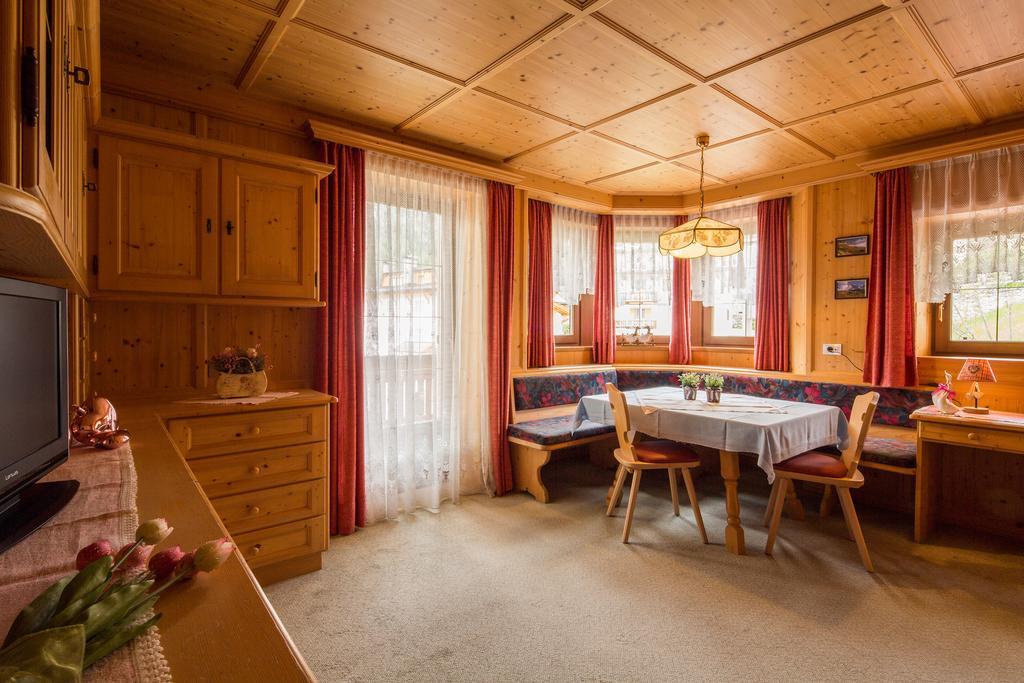 Alpin Apartments Kolfuschg Zimmer foto