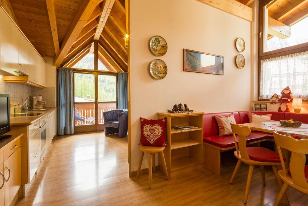 Alpin Apartments Kolfuschg Zimmer foto