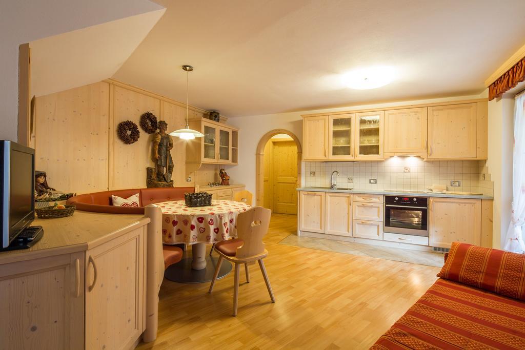 Alpin Apartments Kolfuschg Zimmer foto